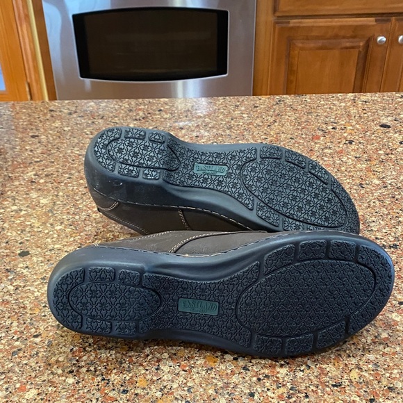 Eastland Dark Brown Oxford Shoes - Picture 3 of 4